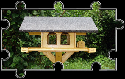 Vogelfutterhaus für unsere gefiederten Freunde Vogelfutterhaus für unsere gefiederten Freunde